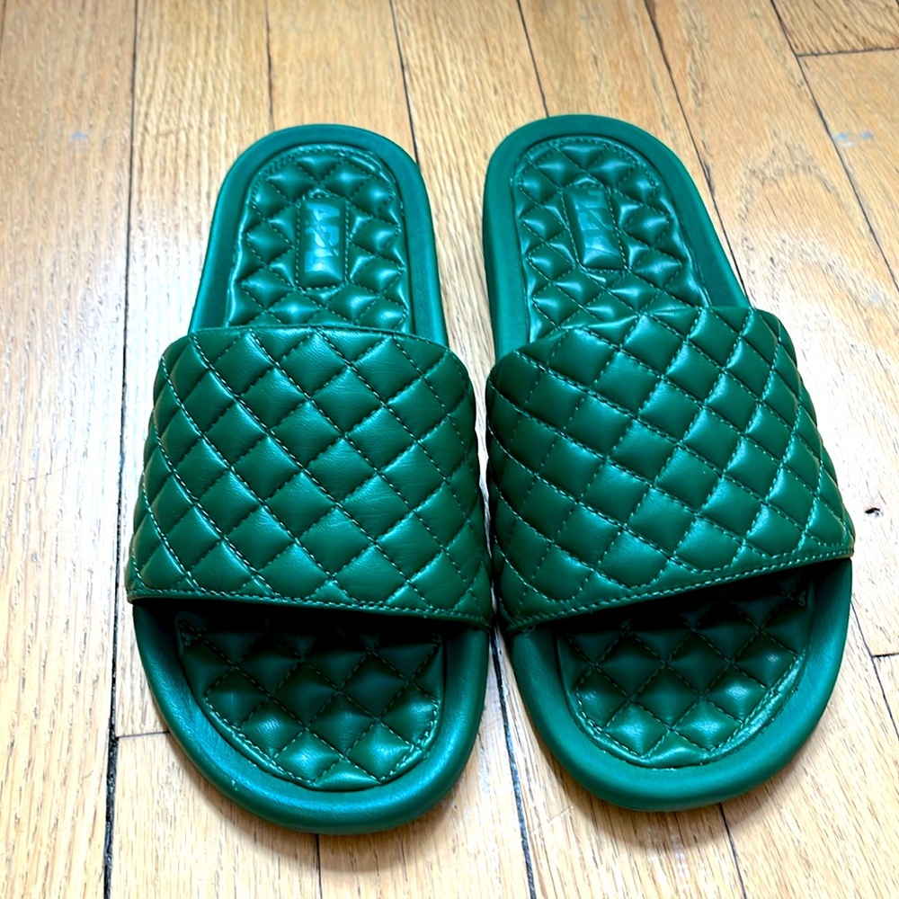 APL Lusso Slides